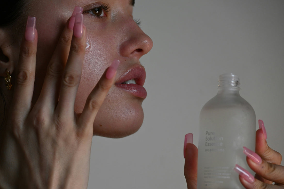 Woman with fresh, glowing skin using minimalist skincare routine – gentle cleanser, retinoid, moisturiser and SPF