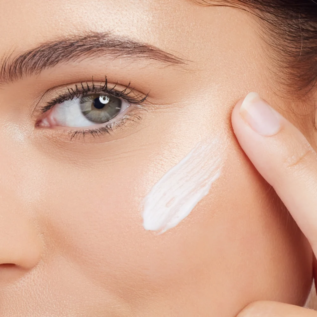 Clinical Skin Matte Sunscreen UV Broad-Spectrum SPF50 for matte, oil-control sun protection and smooth, shine-free skin